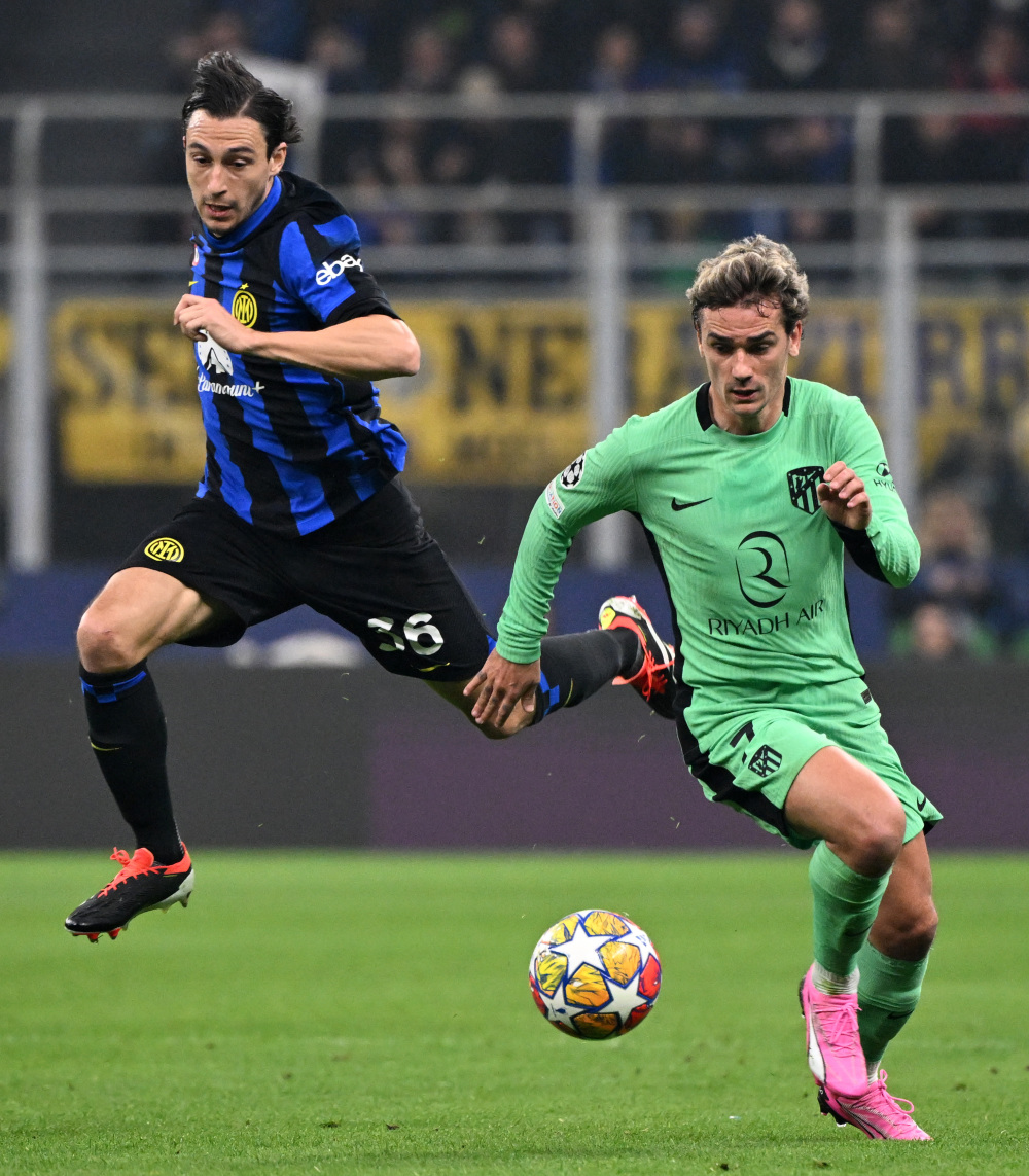 阿诺德受伤影响皇马阵容，巴尔韦德需客串右后卫，球迷呼吁调整阵型。