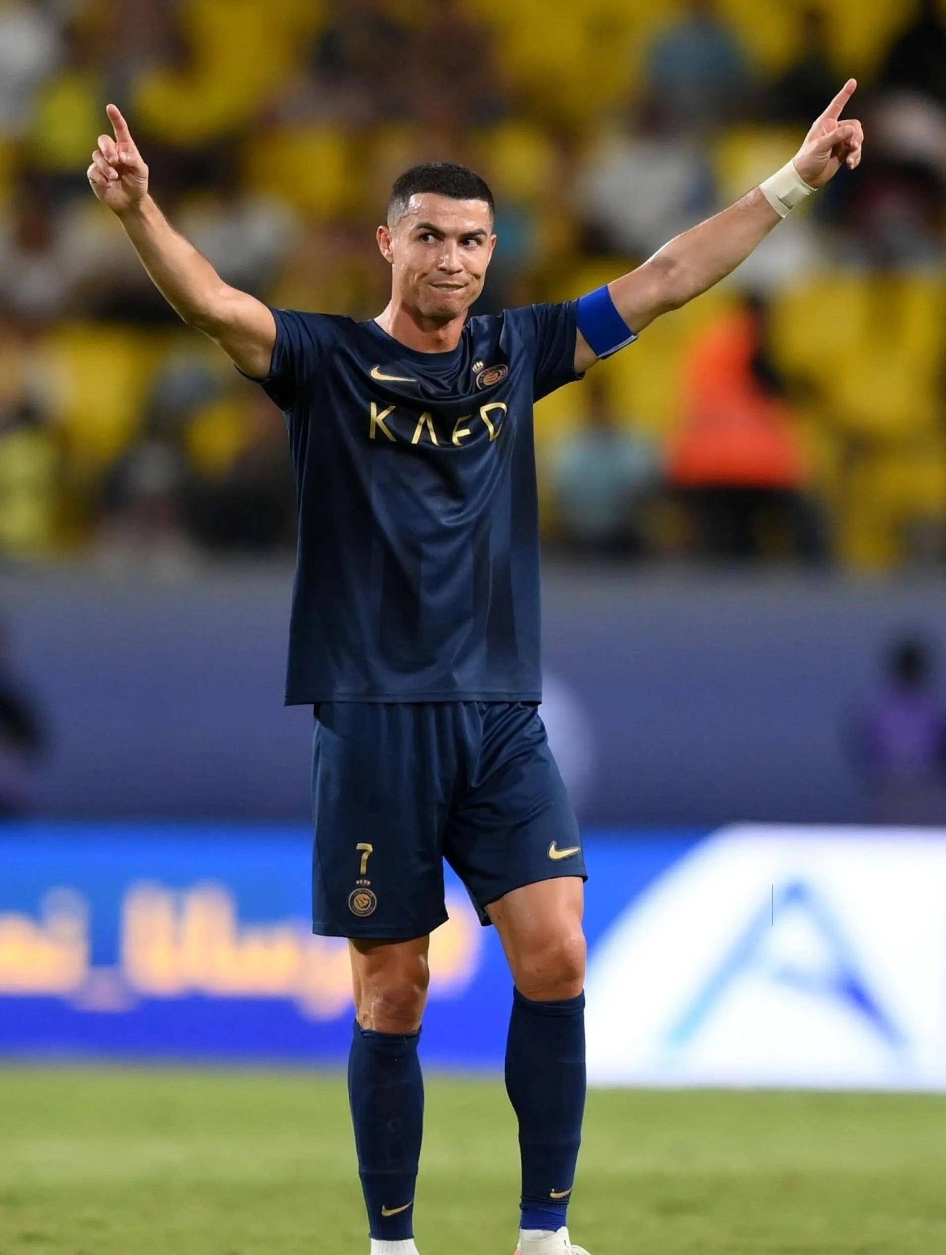 新援哈托身穿世俱杯冠军徽章球衣亮相，切尔西将持有4年