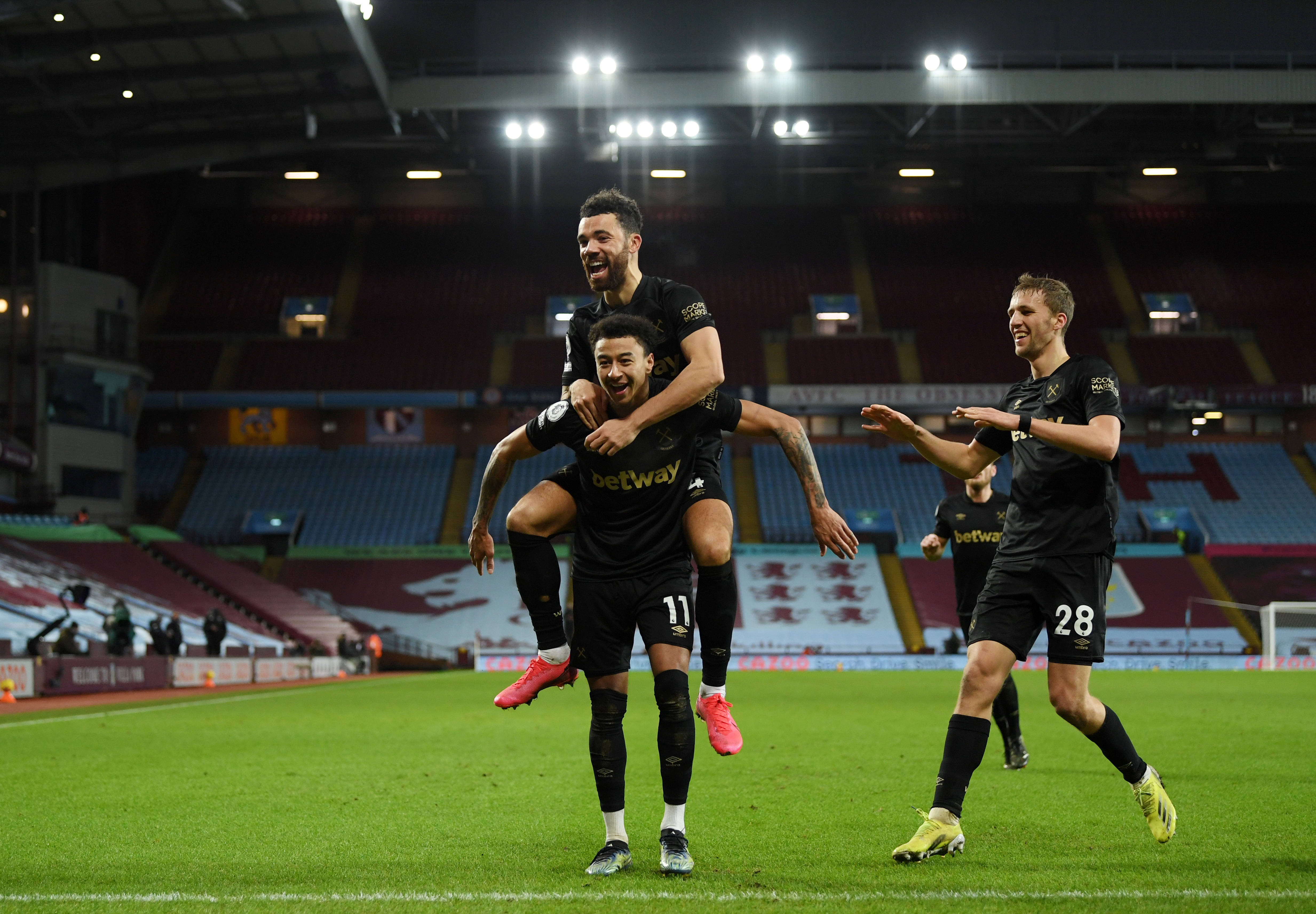 2-0！五大联赛最猛队诞生：三线连续18场不败，同时领跑英超+欧冠