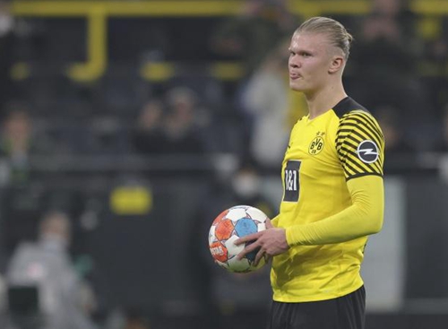 足球中超裁判误判引争议，官方深夜发布说明