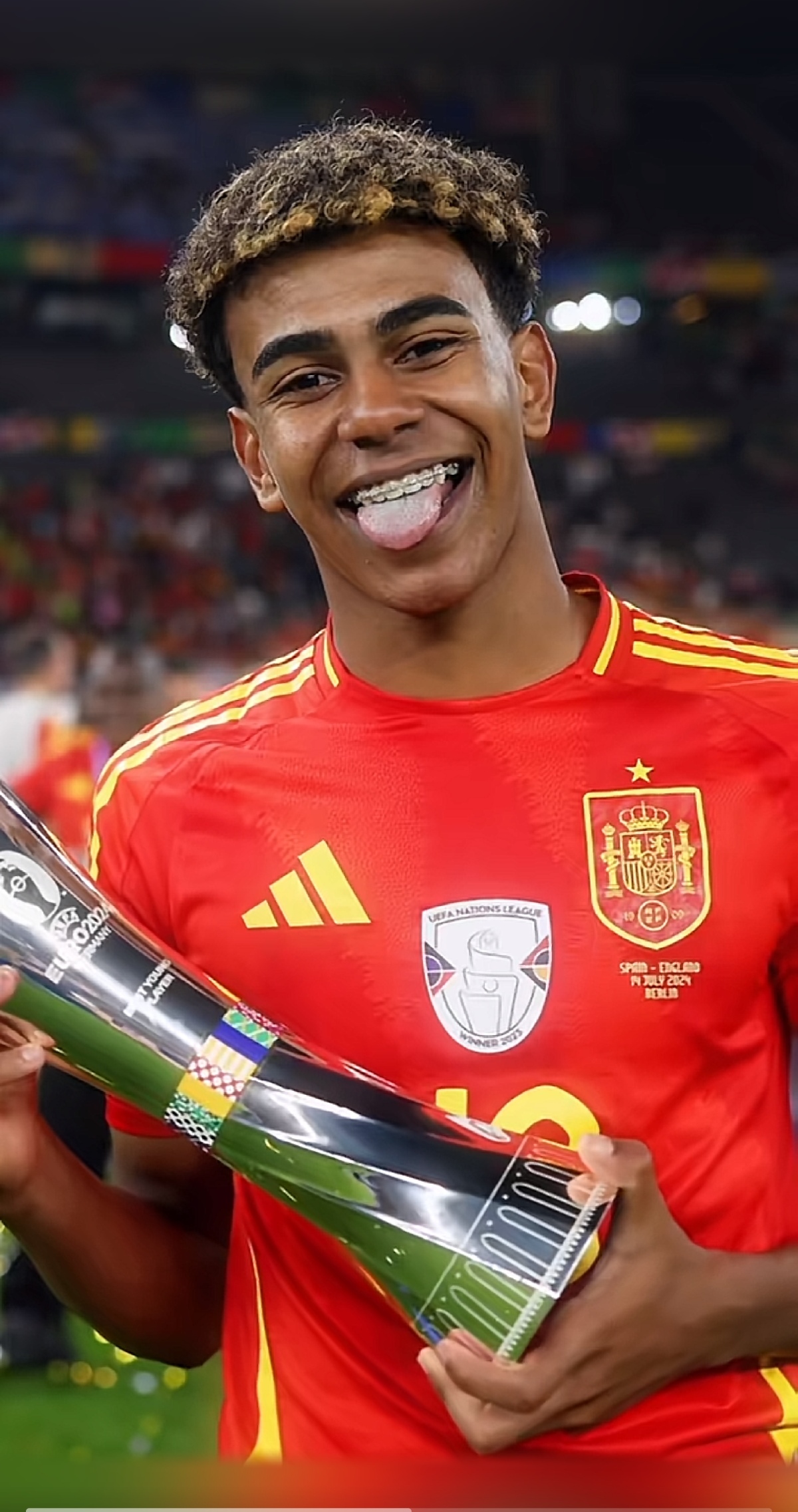 宝刀未老！53岁齐达内再现马赛回旋，戏耍大美女后轻盈破门