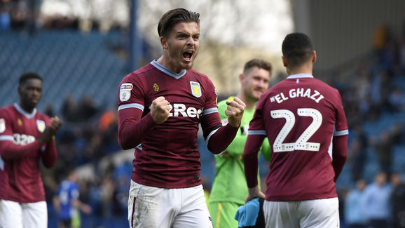 篮球湖人球迷为球队准备应援物